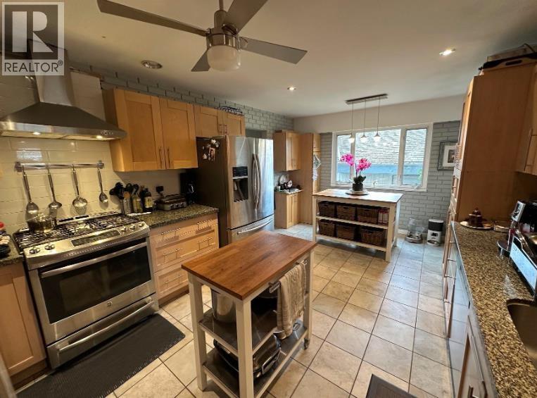 7879 Welsley Drive, Burnaby, British Columbia  V5E 3X4 - Photo 2 - R3108519