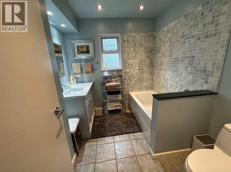 7879 Welsley Drive, Burnaby, British Columbia  V5E 3X4 - Photo 5 - R3108519