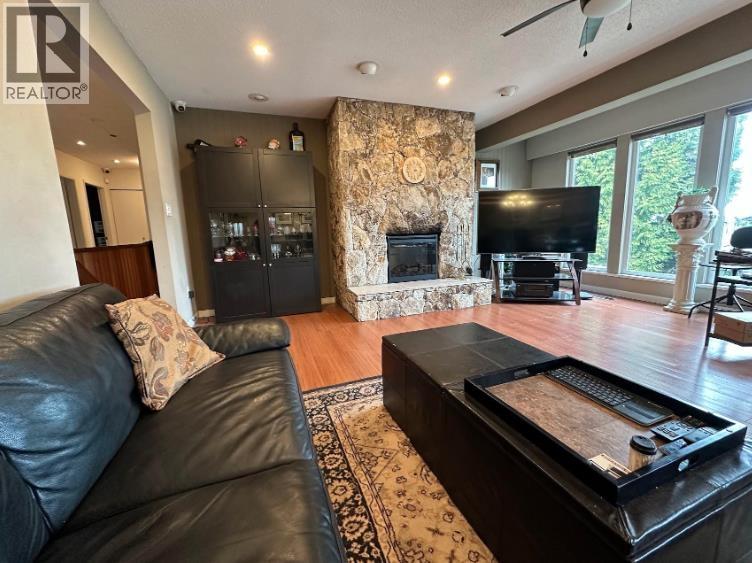 7879 Welsley Drive, Burnaby, British Columbia  V5E 3X4 - Photo 3 - R3108519