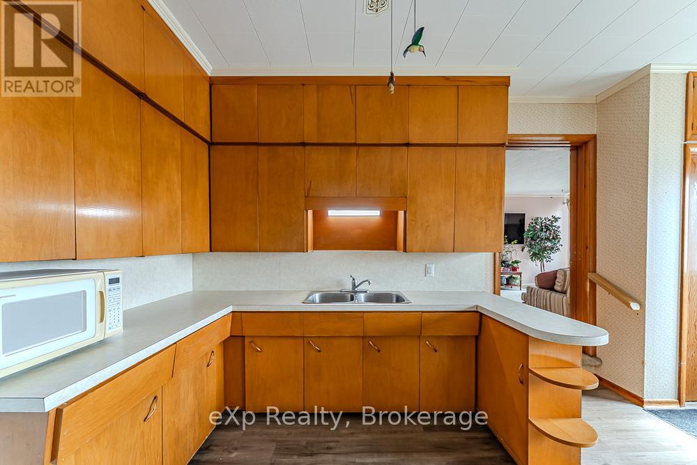 184 Division Street, South Bruce Peninsula, Ontario N0H 2T0 - Photo 10 - X12973878