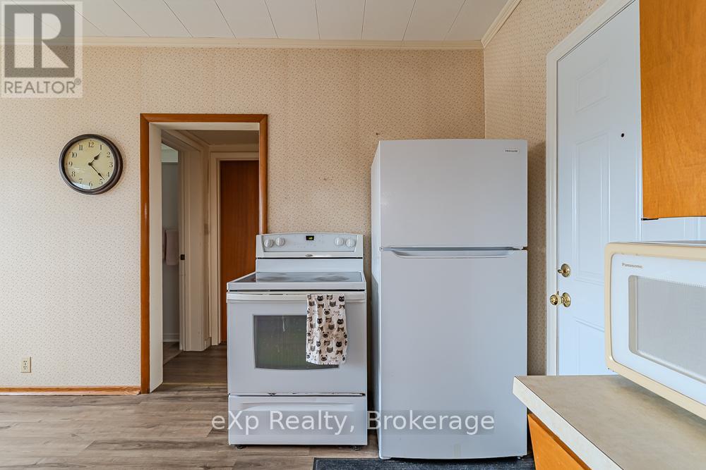 184 Division Street, South Bruce Peninsula, Ontario N0H 2T0 - Photo 11 - X12973878