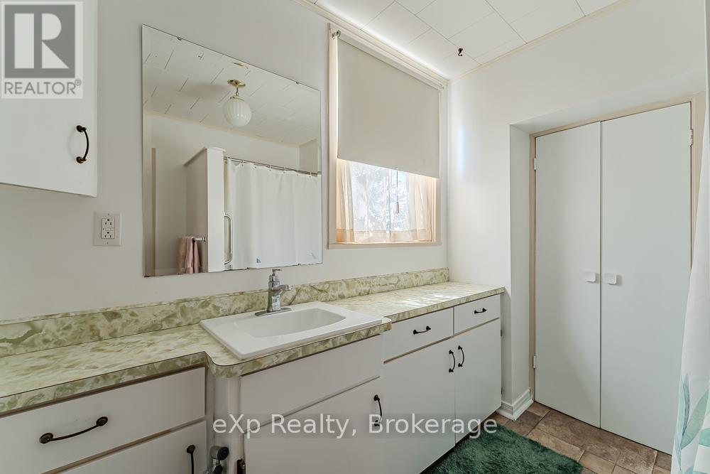 184 Division Street, South Bruce Peninsula, Ontario N0H 2T0 - Photo 13 - X12973878