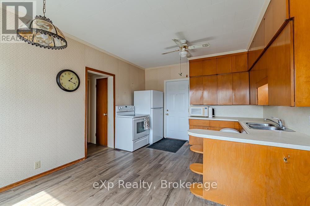 184 Division Street, South Bruce Peninsula, Ontario N0H 2T0 - Photo 7 - X12973878