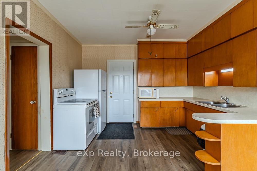 184 Division Street, South Bruce Peninsula, Ontario N0H 2T0 - Photo 8 - X12973878
