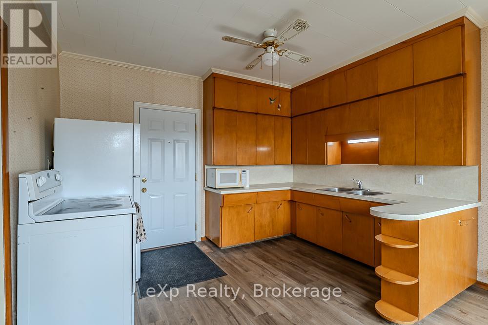 184 Division Street, South Bruce Peninsula, Ontario N0H 2T0 - Photo 9 - X12973878