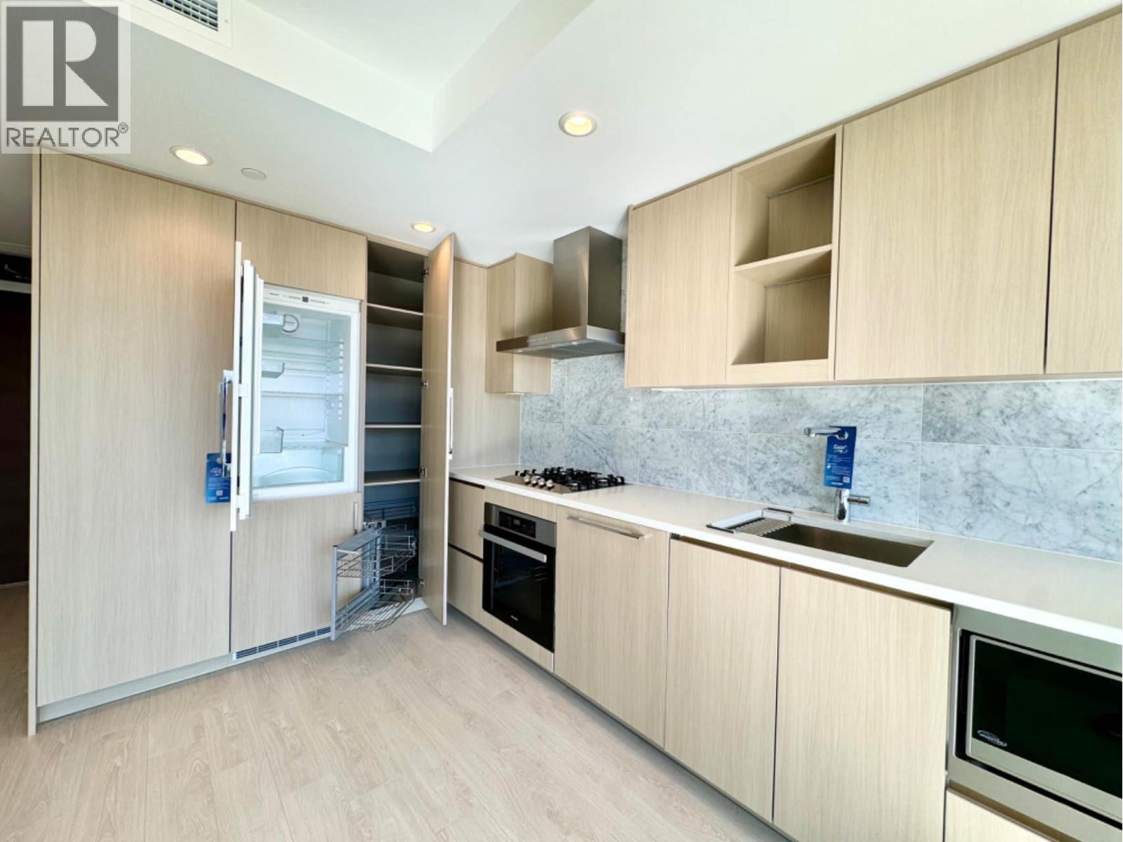 1318 1768 Cook Street, Vancouver, British Columbia  V5Y 0N3 - Photo 2 - R3108837