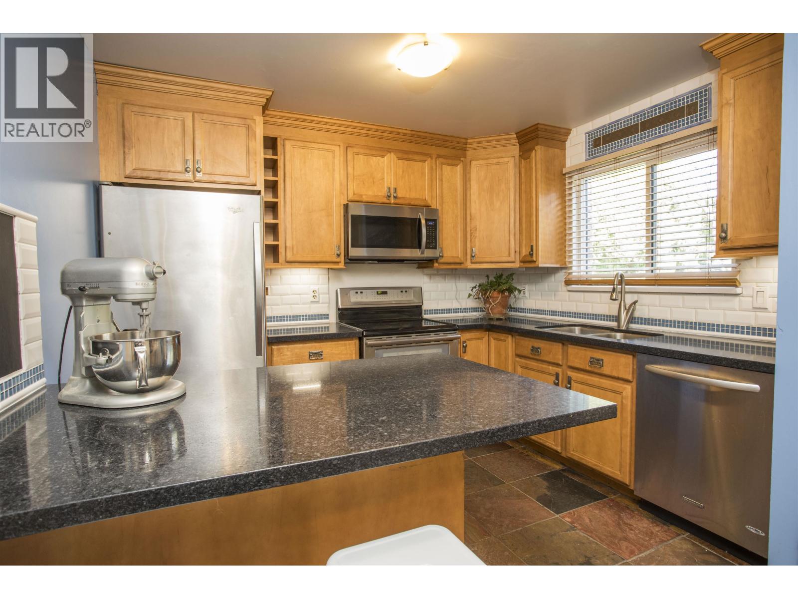 1 12101 Schmidt Crescent, Maple Ridge, British Columbia  V2X 8A2 - Photo 2 - R3108857