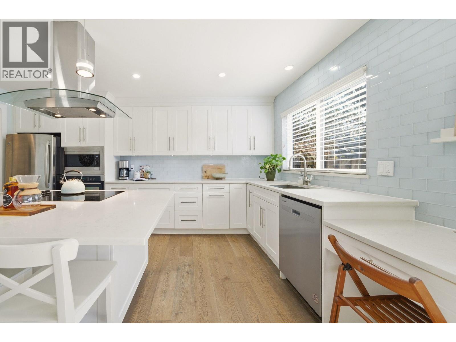 931 Old Lillooet Road, North Vancouver, British Columbia  V7J 2H7 - Photo 4 - R3108902