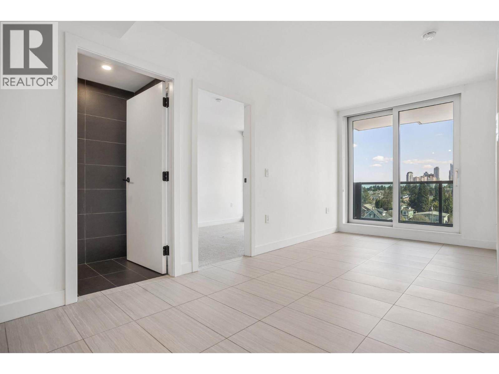 804 5058 Joyce Street, Vancouver, British Columbia  V5R 0J9 - Photo 2 - R3108904