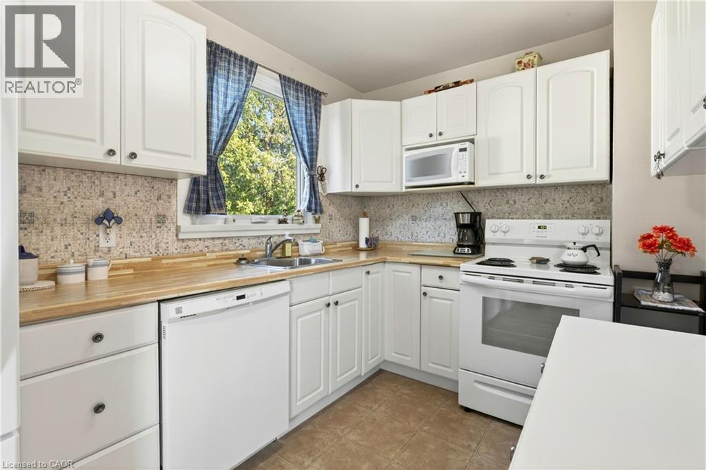 944 Garth Street, Hamilton, Ontario  L9C 4L2 - Photo 11 - 40816406