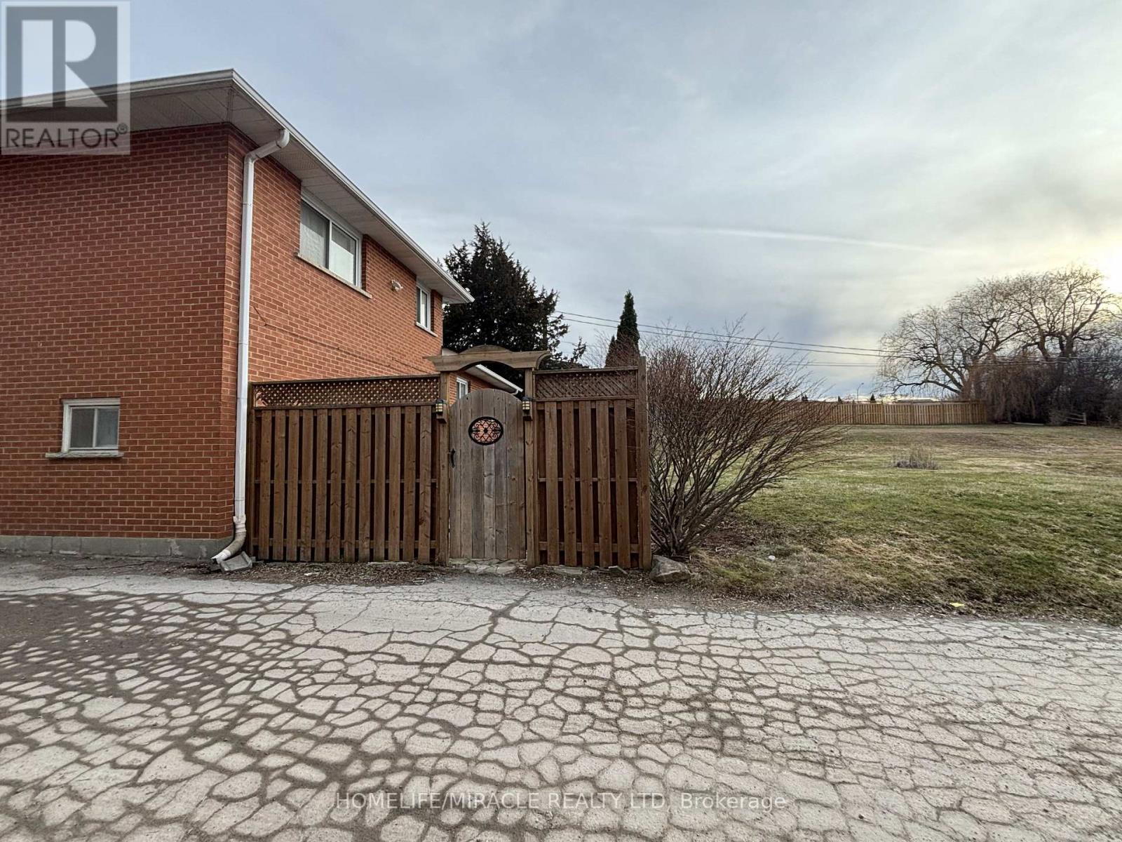 3157 Steeles Avenue, Milton, Ontario  L9T 2V4 - Photo 25 - W12972544