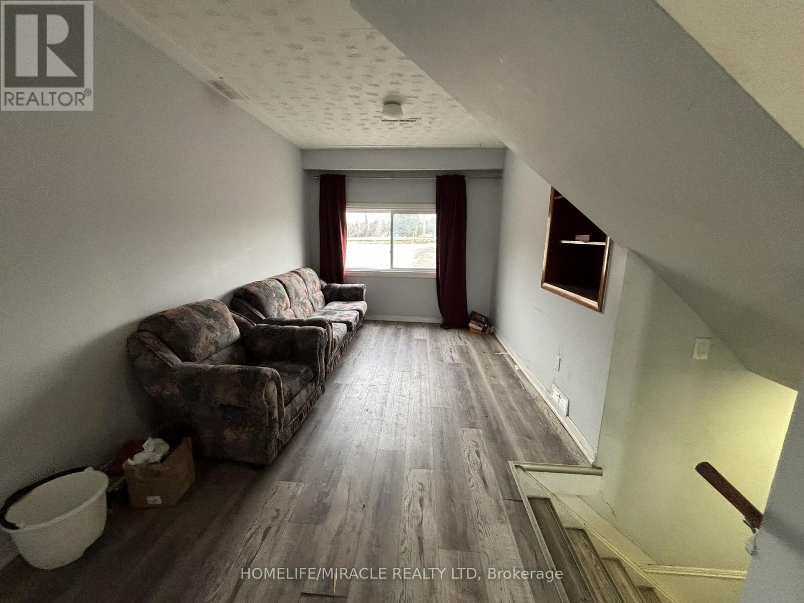 3157 Steeles Avenue, Milton, Ontario  L9T 2V4 - Photo 5 - W12972544