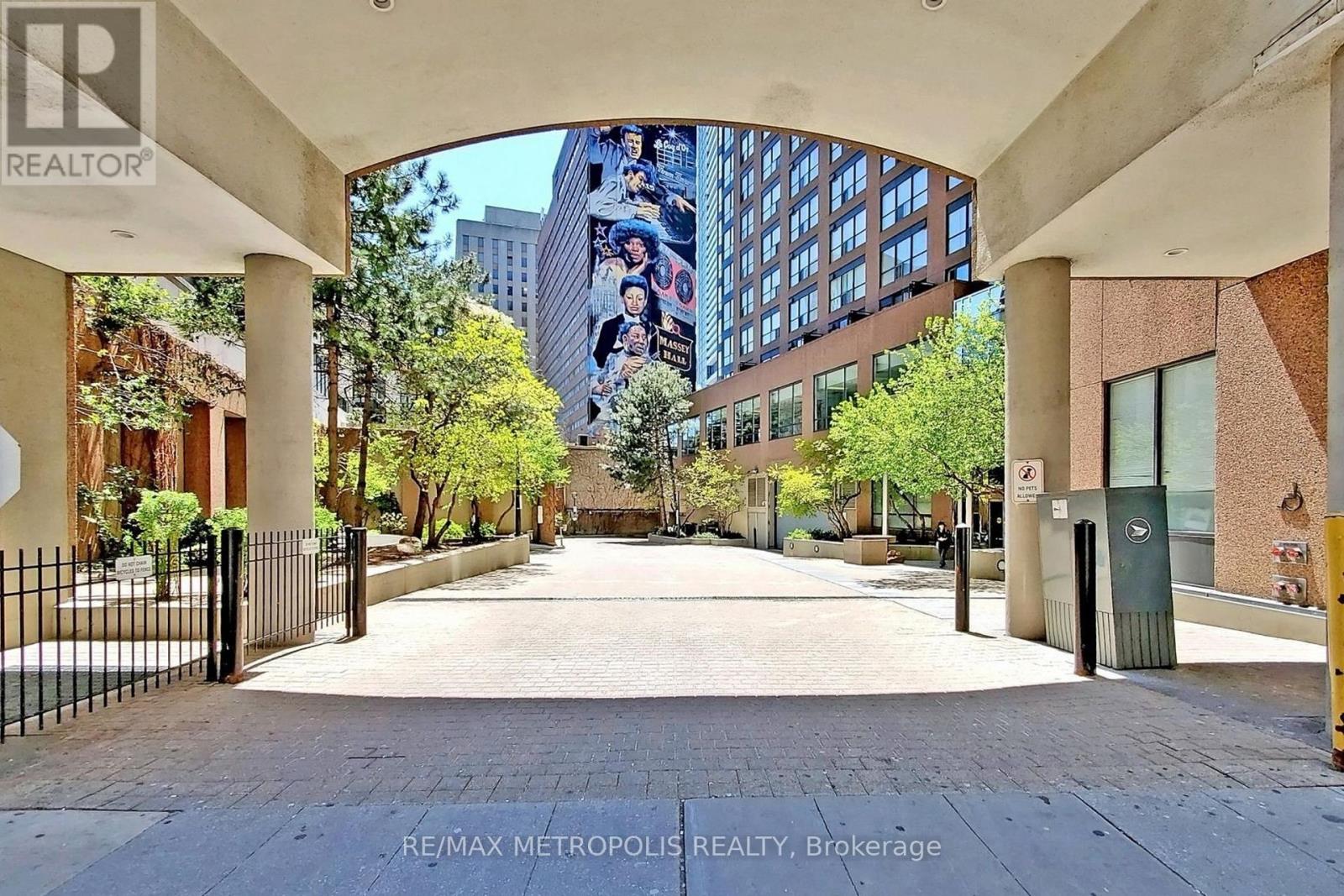 1516 - 7 Carlton Street, Toronto, Ontario  M5B 2M3 - Photo 3 - C12973890