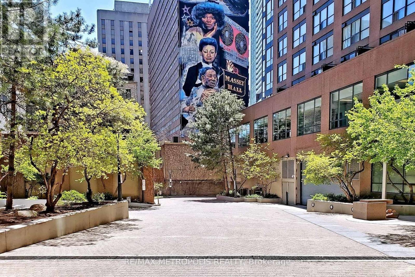 1516 - 7 Carlton Street, Toronto, Ontario  M5B 2M3 - Photo 4 - C12973890