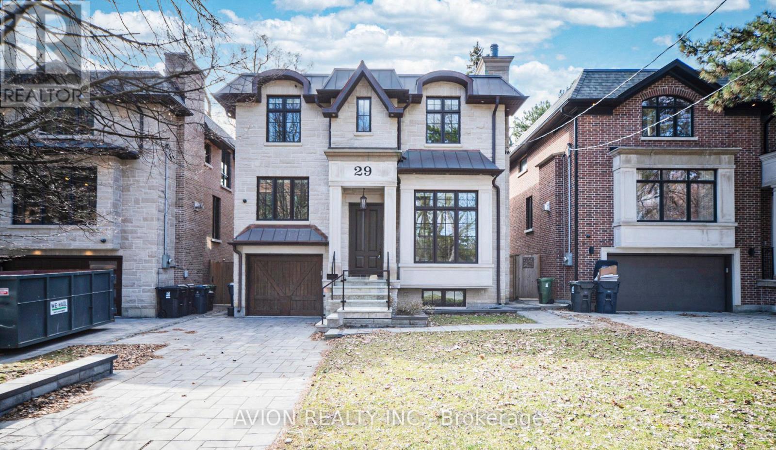 29 Evergreen Gardens, Toronto, Ontario  M4G 1C4 - Photo 2 - C12973912