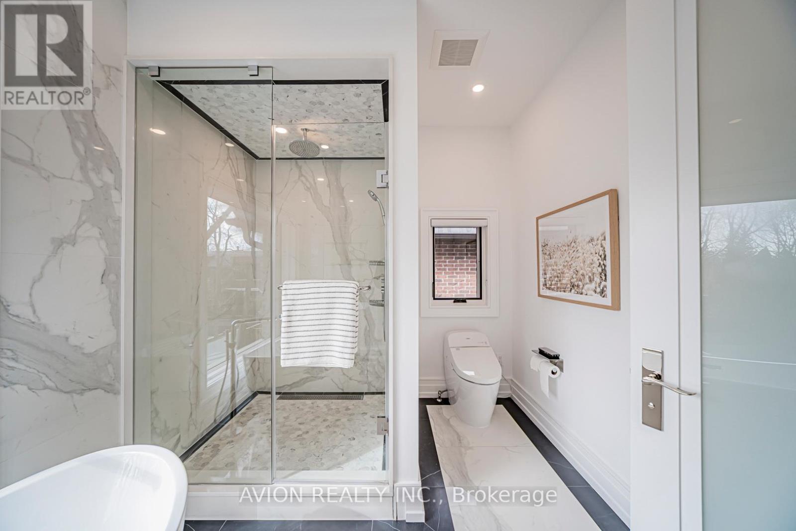 29 Evergreen Gardens, Toronto, Ontario  M4G 1C4 - Photo 26 - C12973912