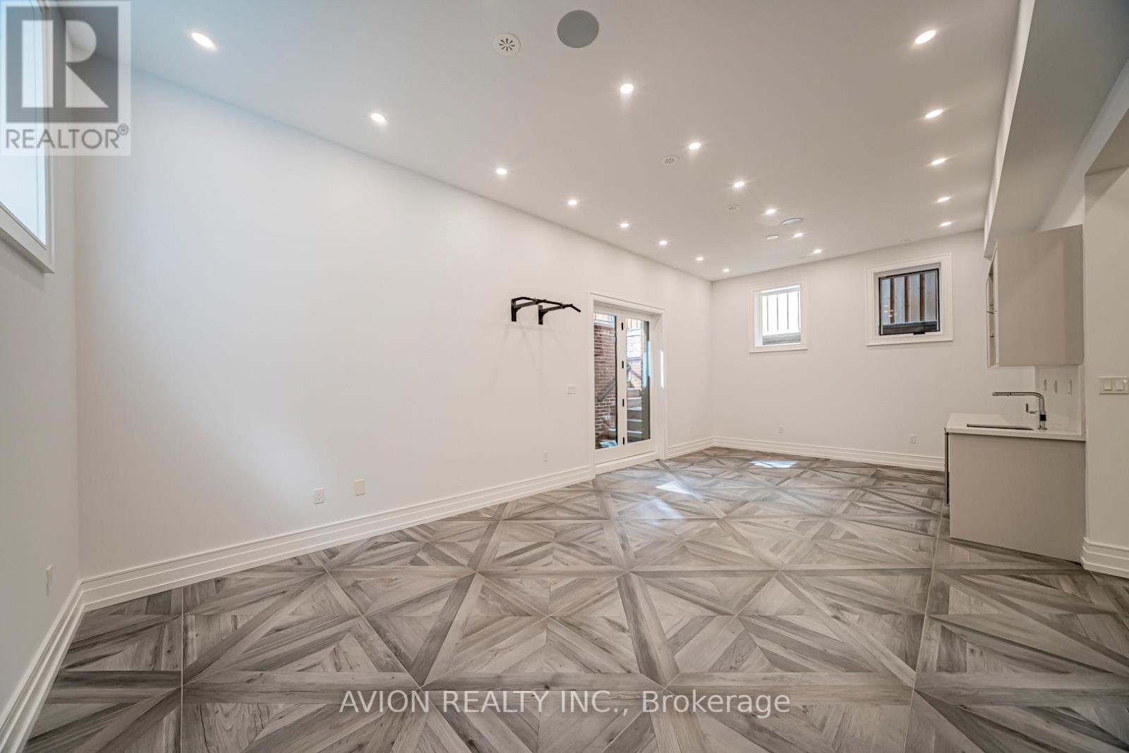 29 Evergreen Gardens, Toronto, Ontario  M4G 1C4 - Photo 34 - C12973912