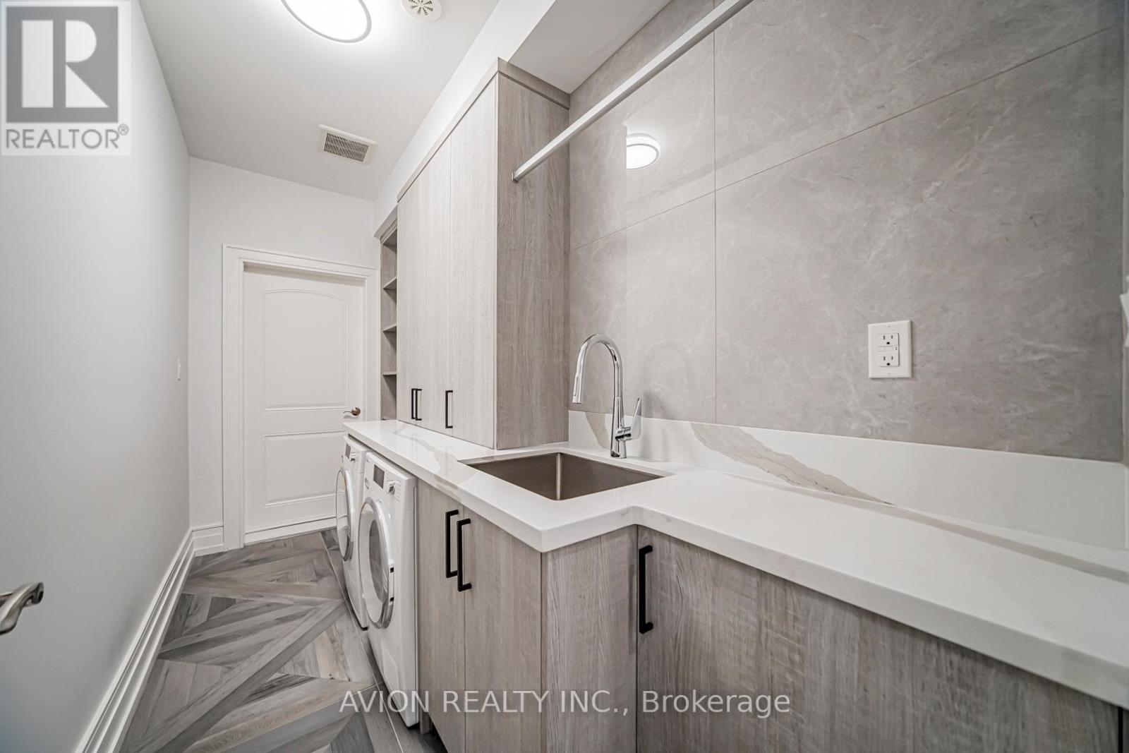 29 Evergreen Gardens, Toronto, Ontario  M4G 1C4 - Photo 39 - C12973912