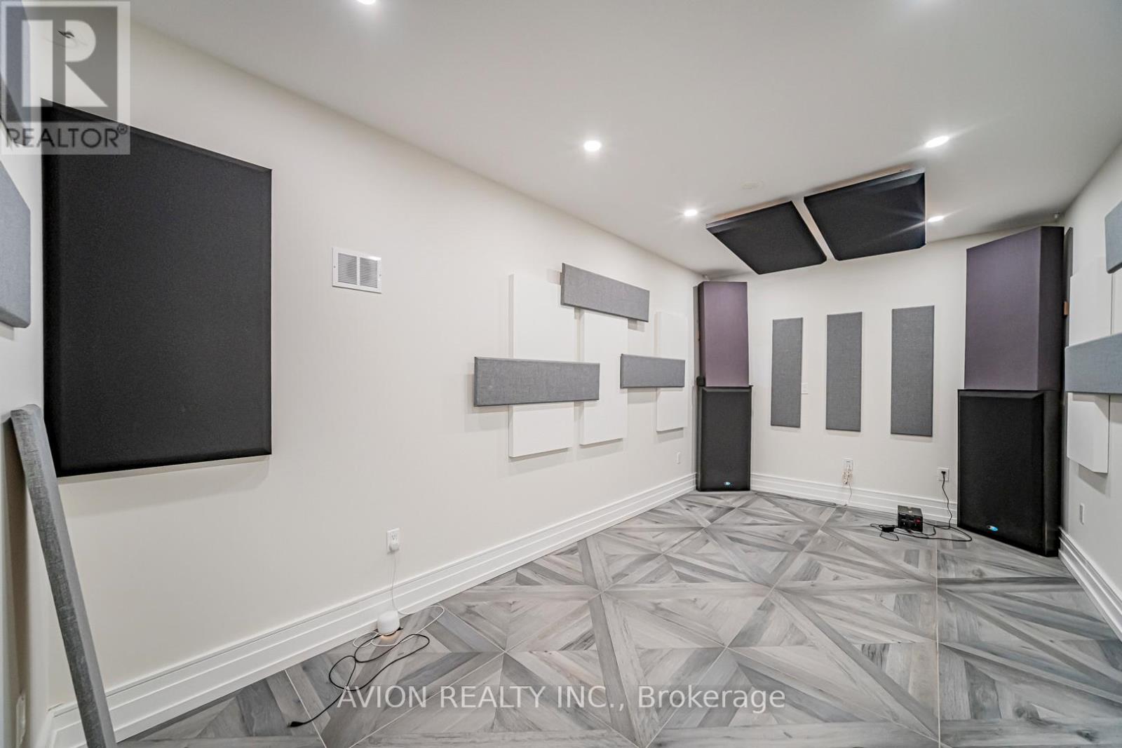 29 Evergreen Gardens, Toronto, Ontario  M4G 1C4 - Photo 40 - C12973912