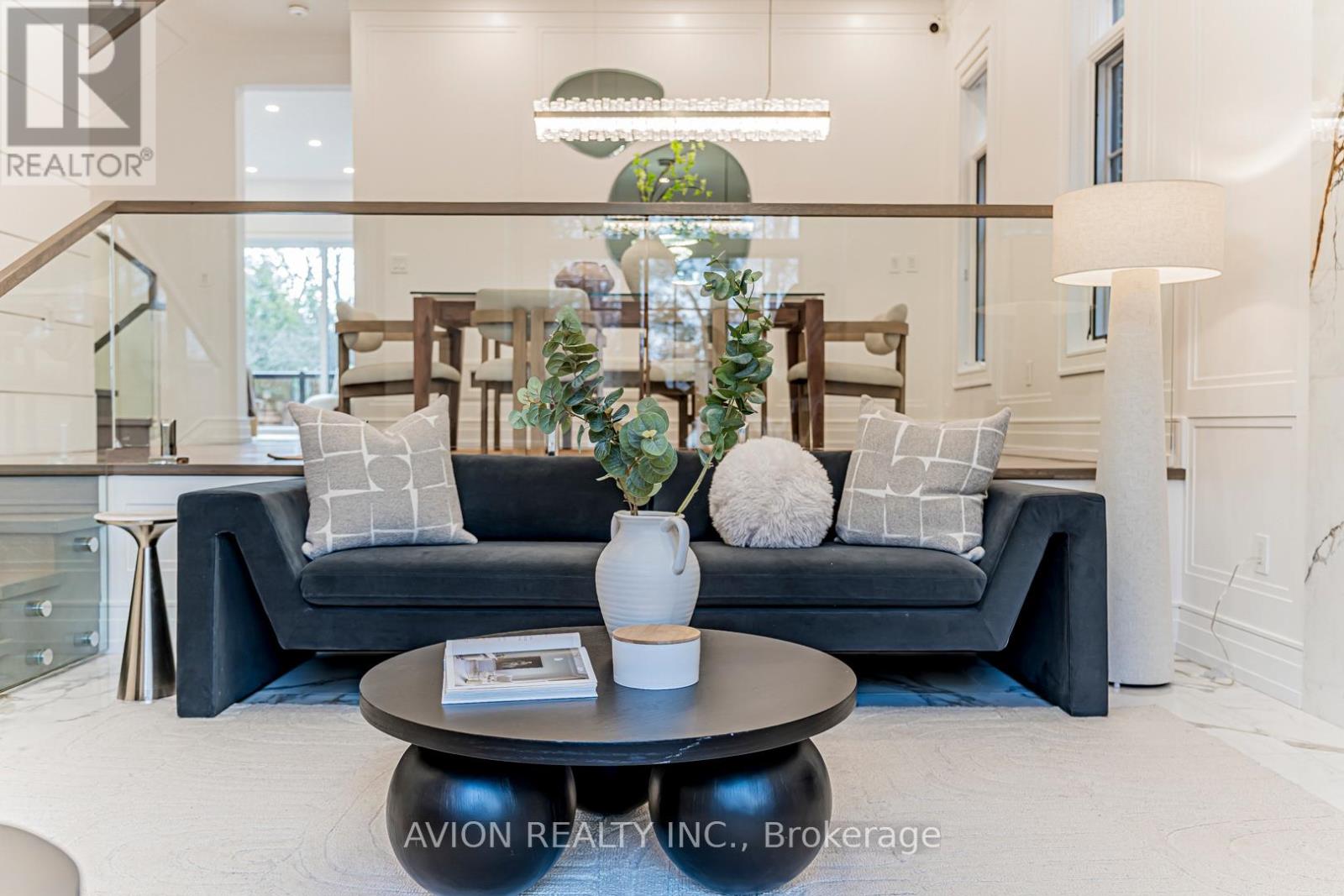 29 Evergreen Gardens, Toronto, Ontario  M4G 1C4 - Photo 6 - C12973912