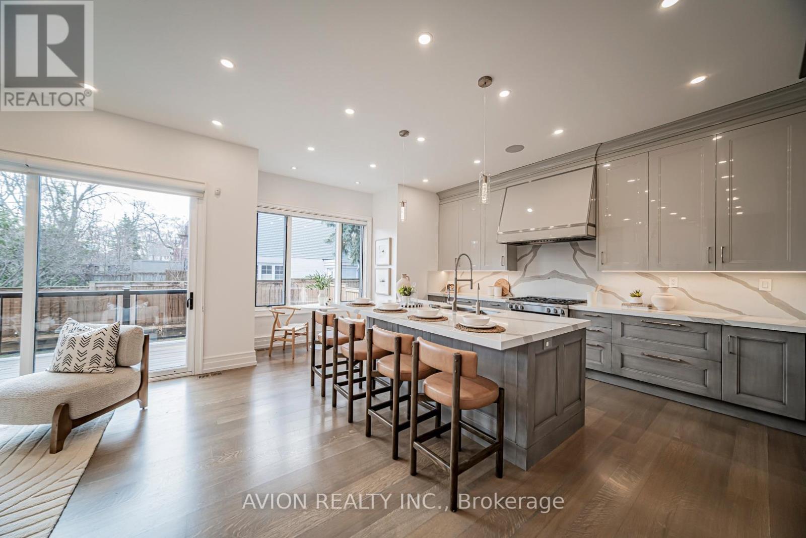 29 Evergreen Gardens, Toronto, Ontario  M4G 1C4 - Photo 9 - C12973912