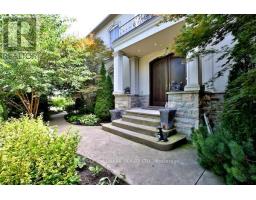 28 CLARKHILL STREET, Toronto, Ontario