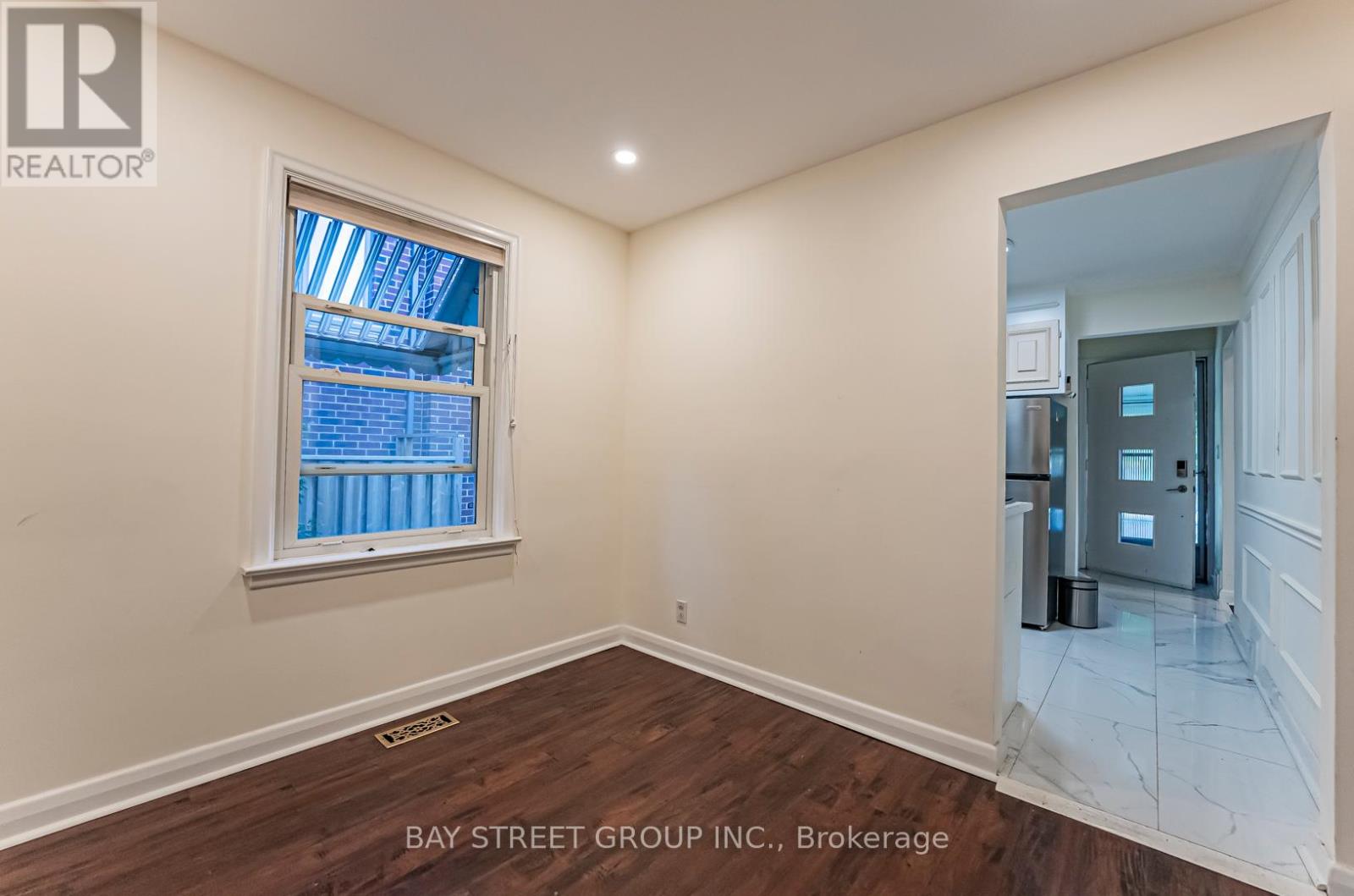 Main - 394 Centre Street E, Richmond Hill, Ontario L4C 1B7 - Photo 9 - N12973868