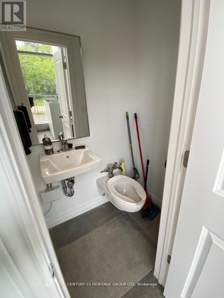 A4 - 9610 Yonge Street, Richmond Hill, Ontario  L4C 1V6 - Photo 6 - N12973880