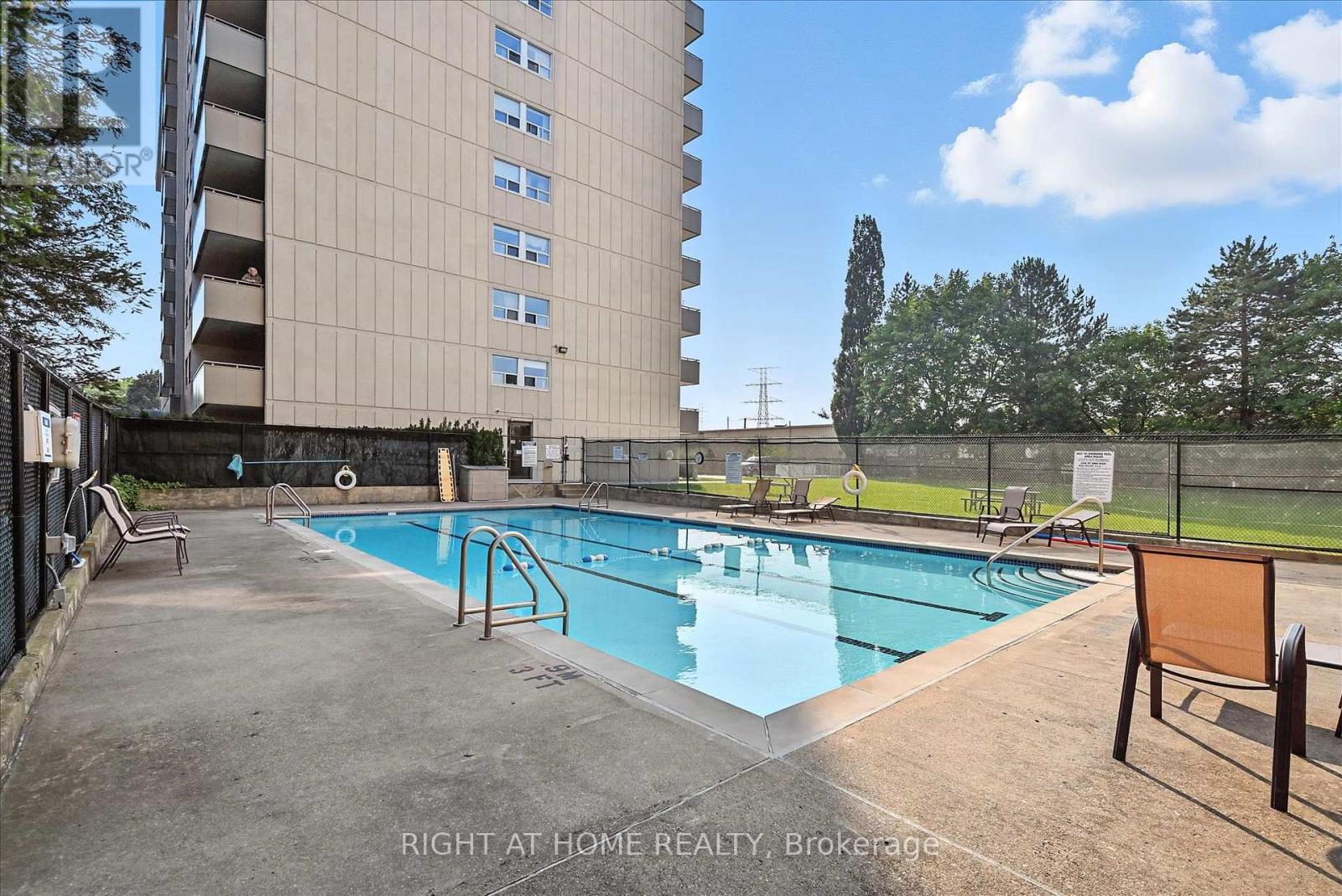 703 - 1425 Ghent Avenue, Burlington, Ontario  L7S 1X5 - Photo 47 - W12973884