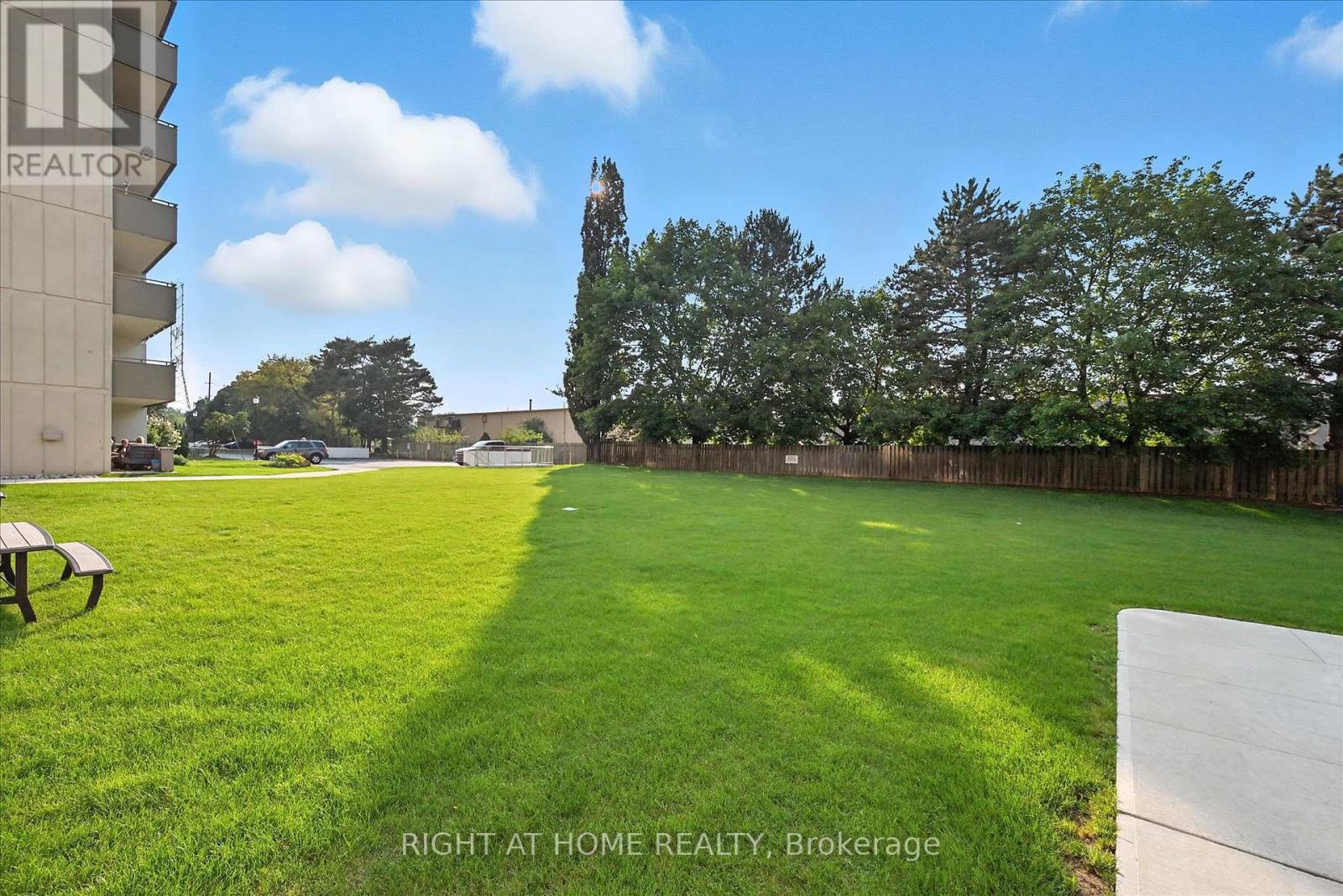 703 - 1425 Ghent Avenue, Burlington, Ontario  L7S 1X5 - Photo 49 - W12973884