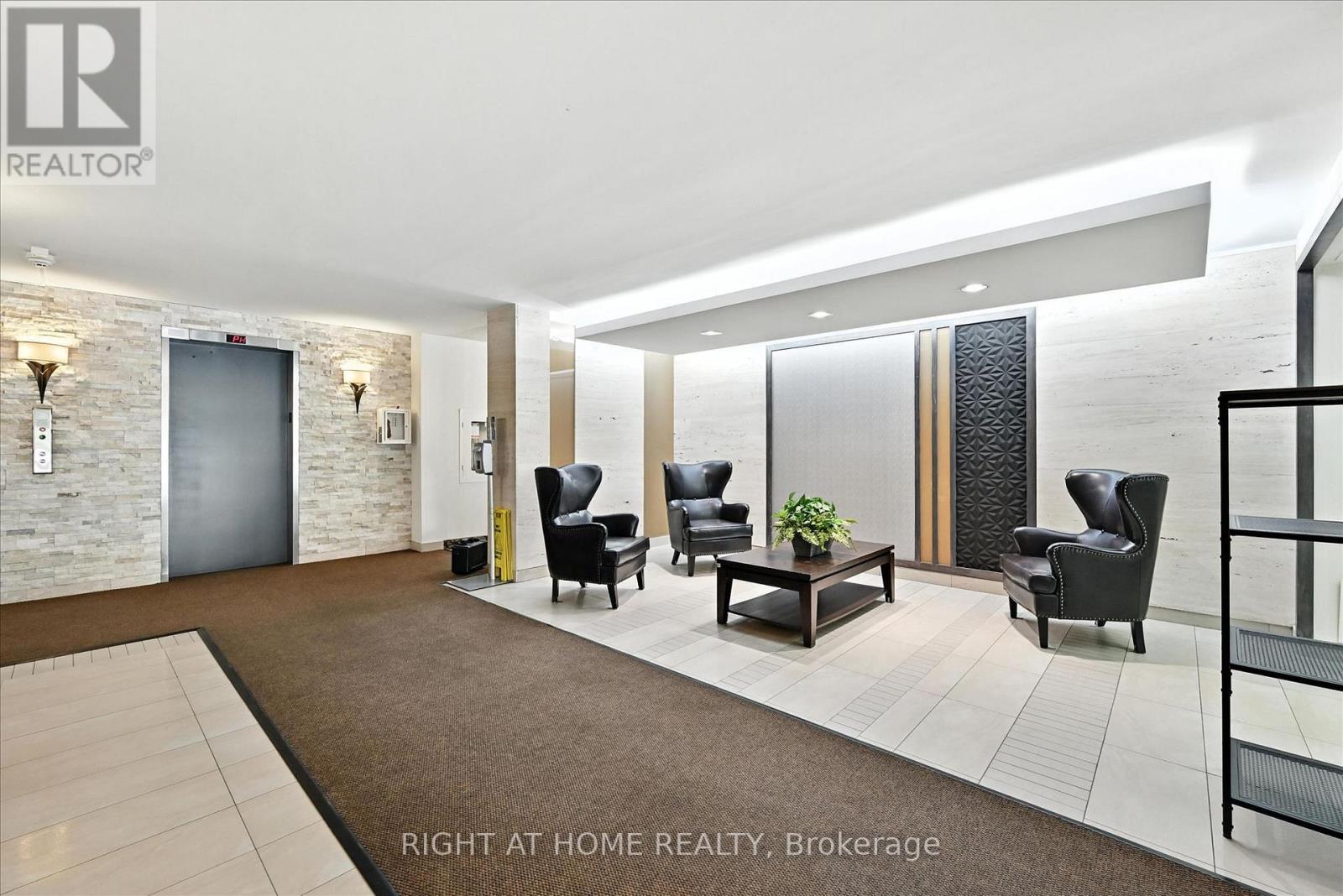 703 - 1425 Ghent Avenue, Burlington, Ontario  L7S 1X5 - Photo 5 - W12973884