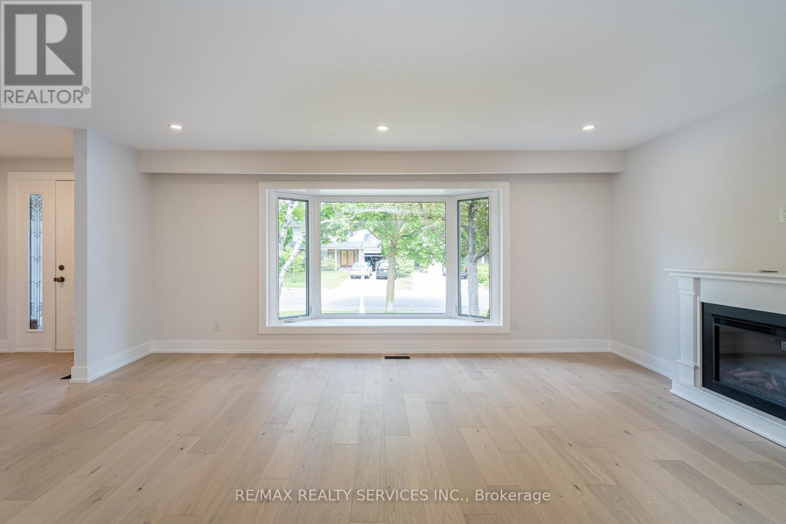 2296 Devon Road, Oakville, Ontario  L6J 5R4 - Photo 6 - W12973900