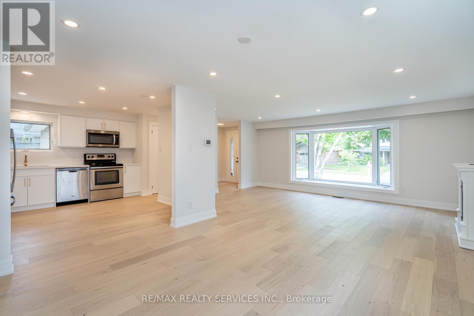 2296 Devon Road, Oakville, Ontario  L6J 5R4 - Photo 9 - W12973900