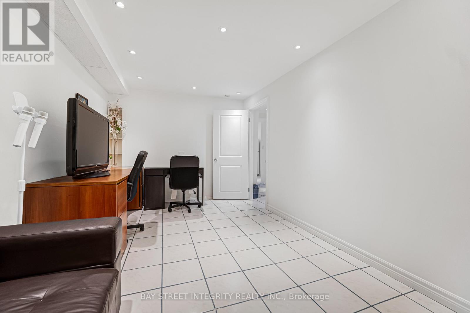 20 Elsa Vine Way, Toronto, Ontario  M2J 4H9 - Photo 39 - C12971456