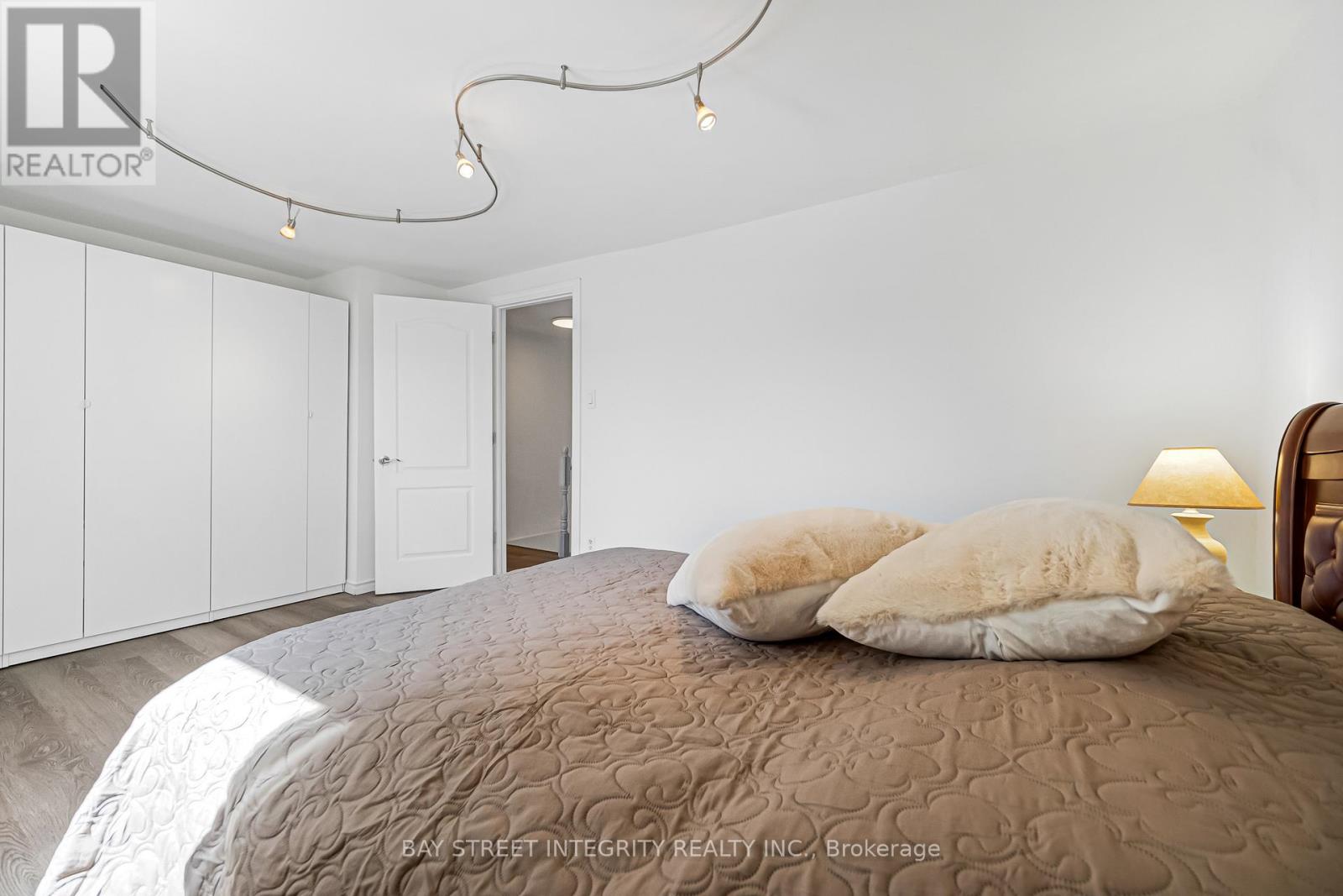 20 Elsa Vine Way, Toronto, Ontario  M2J 4H9 - Photo 27 - C12971456