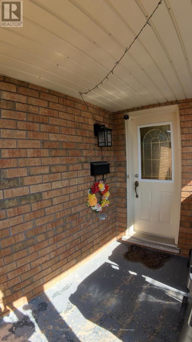 3822 Spicewood Way, Mississauga, Ontario  L5N 7W7 - Photo 3 - W12972466