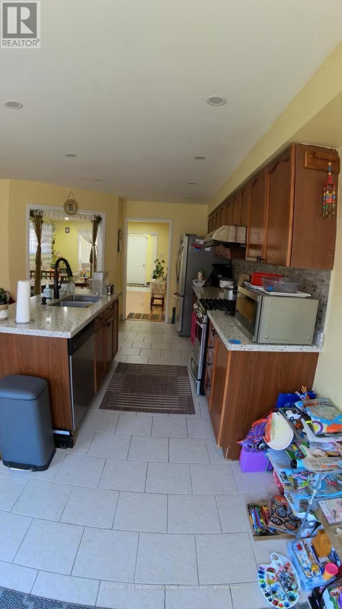 3822 Spicewood Way, Mississauga, Ontario  L5N 7W7 - Photo 9 - W12972466