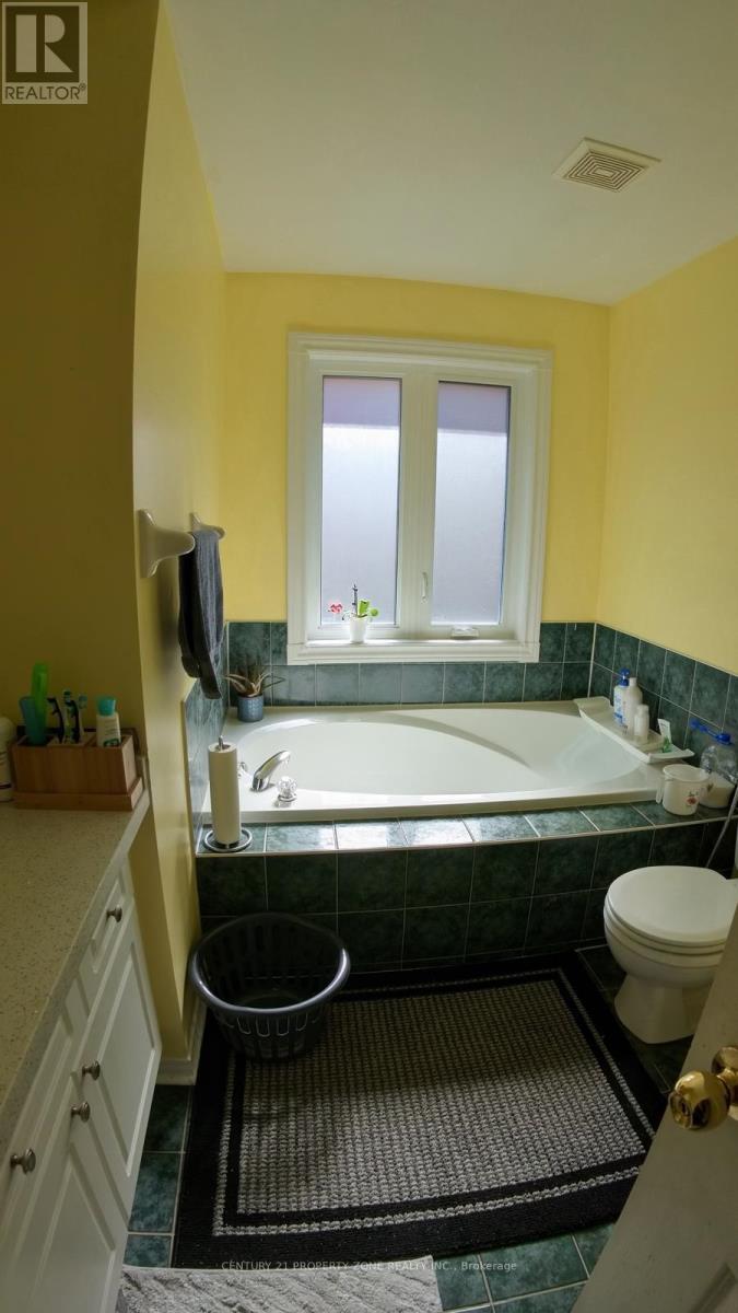 3822 Spicewood Way, Mississauga, Ontario  L5N 7W7 - Photo 16 - W12972466