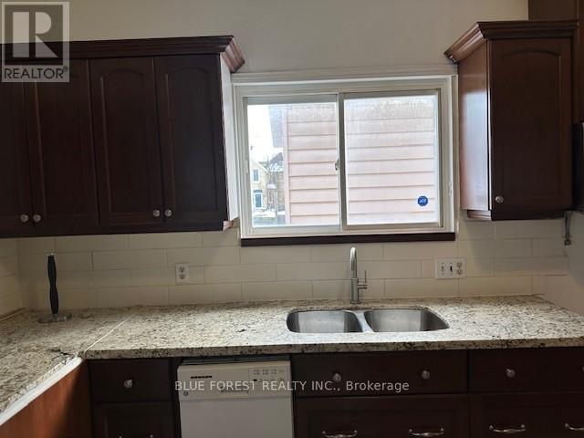 220 Waterloo Street, London East, Ontario  N6B 2N3 - Photo 2 - X12973964