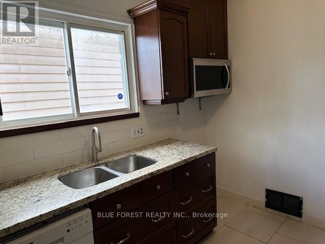 220 Waterloo Street, London East, Ontario  N6B 2N3 - Photo 3 - X12973964