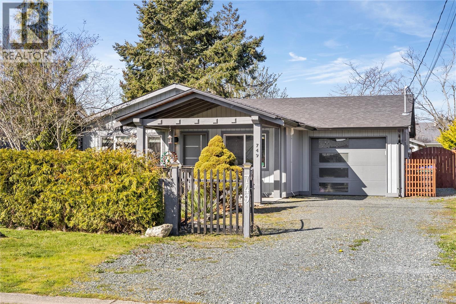 749 Phillips St, Parksville, British Columbia