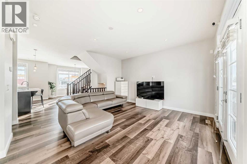 833 85 Street Sw, Calgary, Alberta  T3H 1Y1 - Photo 2 - A2293978