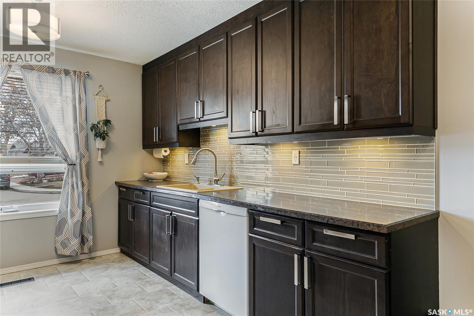 7354 Blakeney Drive, Regina, Saskatchewan  S4X 2M5 - Photo 8 - SK032342