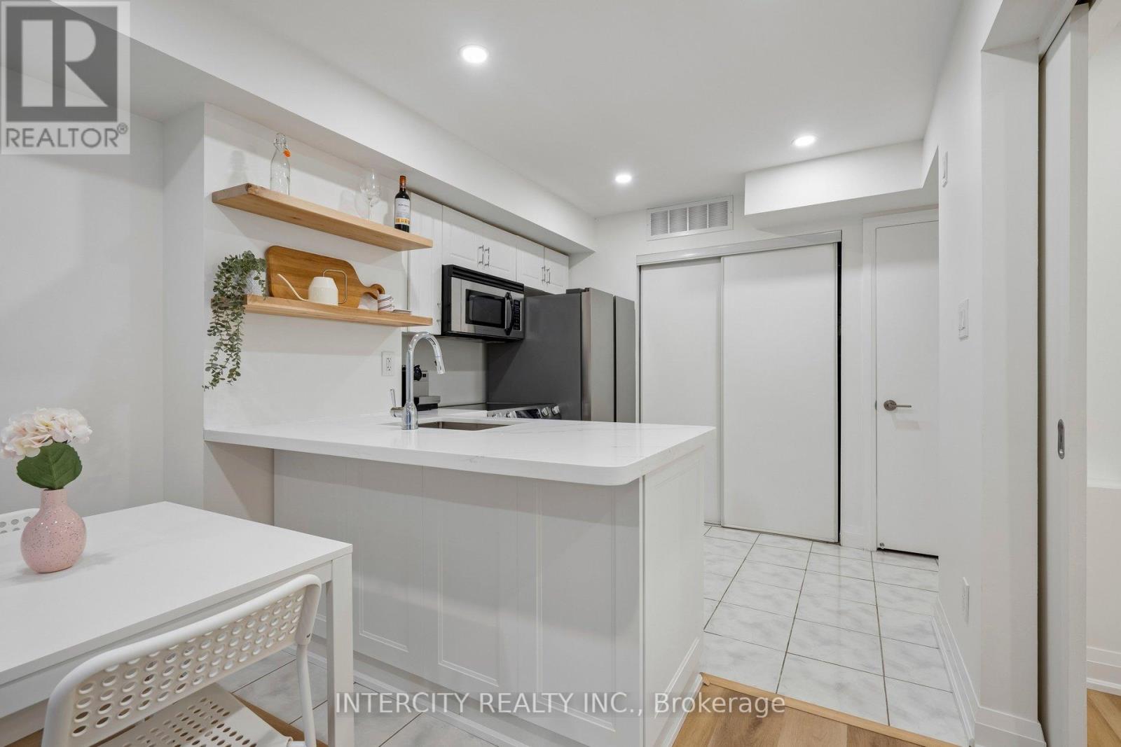 741 - 10 Laidlaw Street, Toronto, Ontario  M6K 1X2 - Photo 19 - W12973958