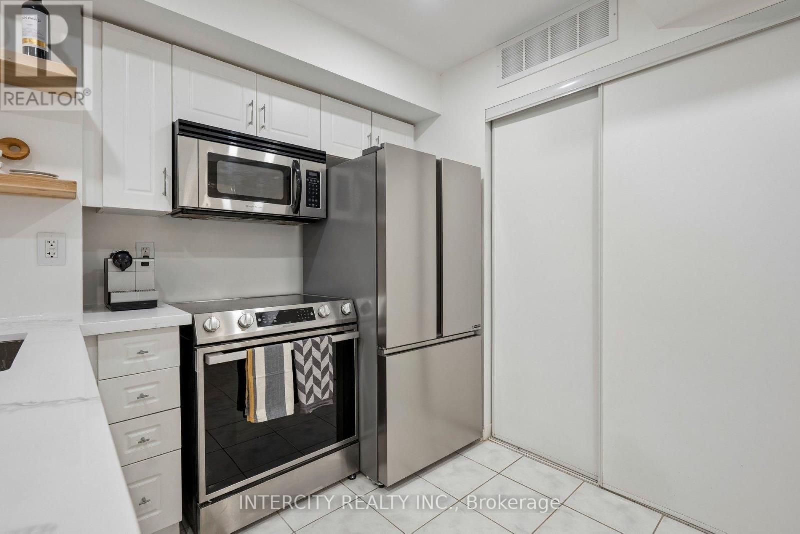 741 - 10 Laidlaw Street, Toronto, Ontario  M6K 1X2 - Photo 23 - W12973958