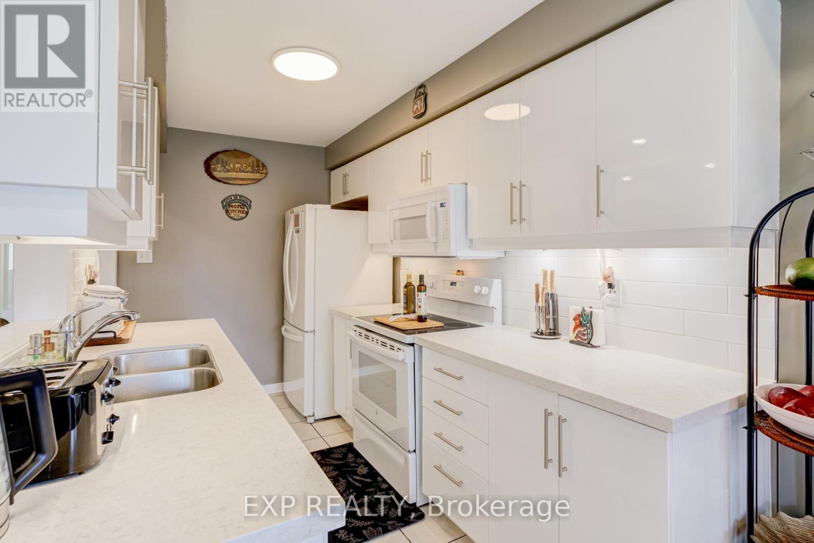 88 - 770 Othello Court, Mississauga, Ontario  L5W 1Y3 - Photo 10 - W12973970