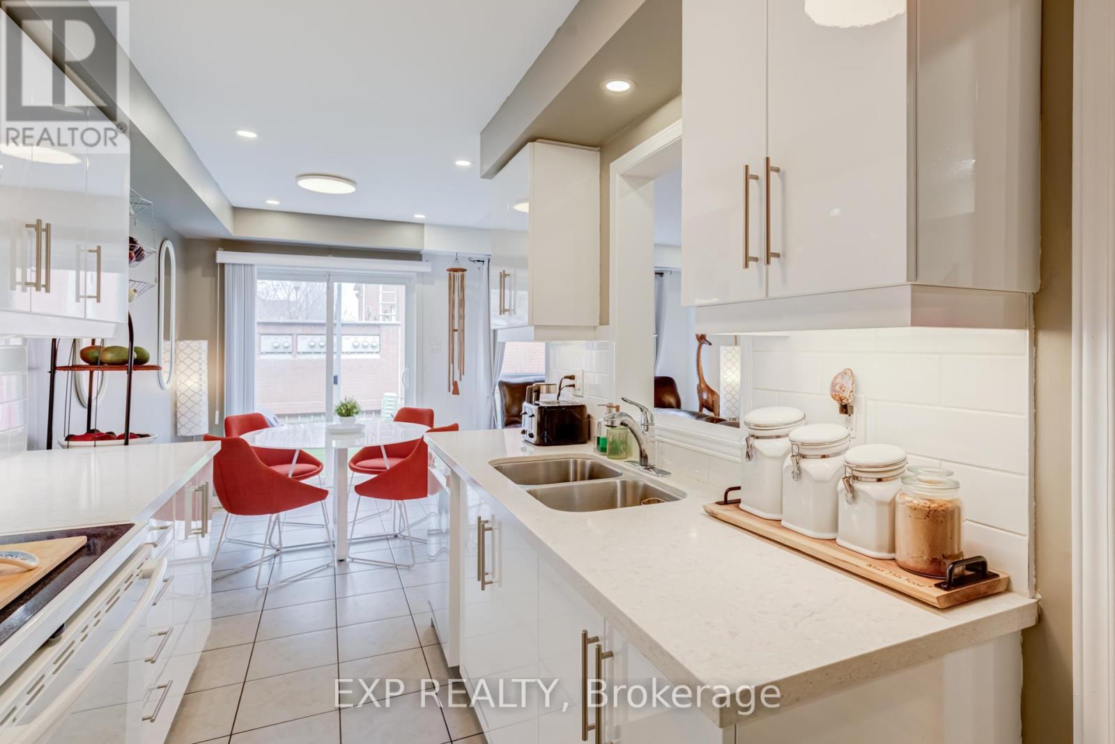 88 - 770 Othello Court, Mississauga, Ontario  L5W 1Y3 - Photo 12 - W12973970