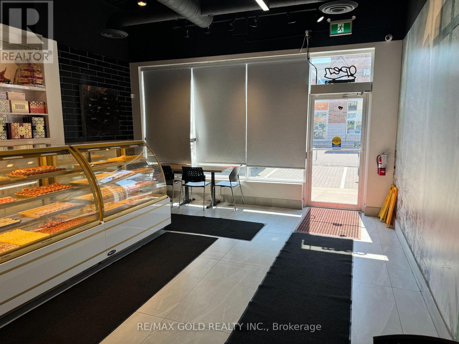 40b - 3910 Eglinton Avenue W, Mississauga, Ontario  L5M 2R9 - Photo 2 - W12974006