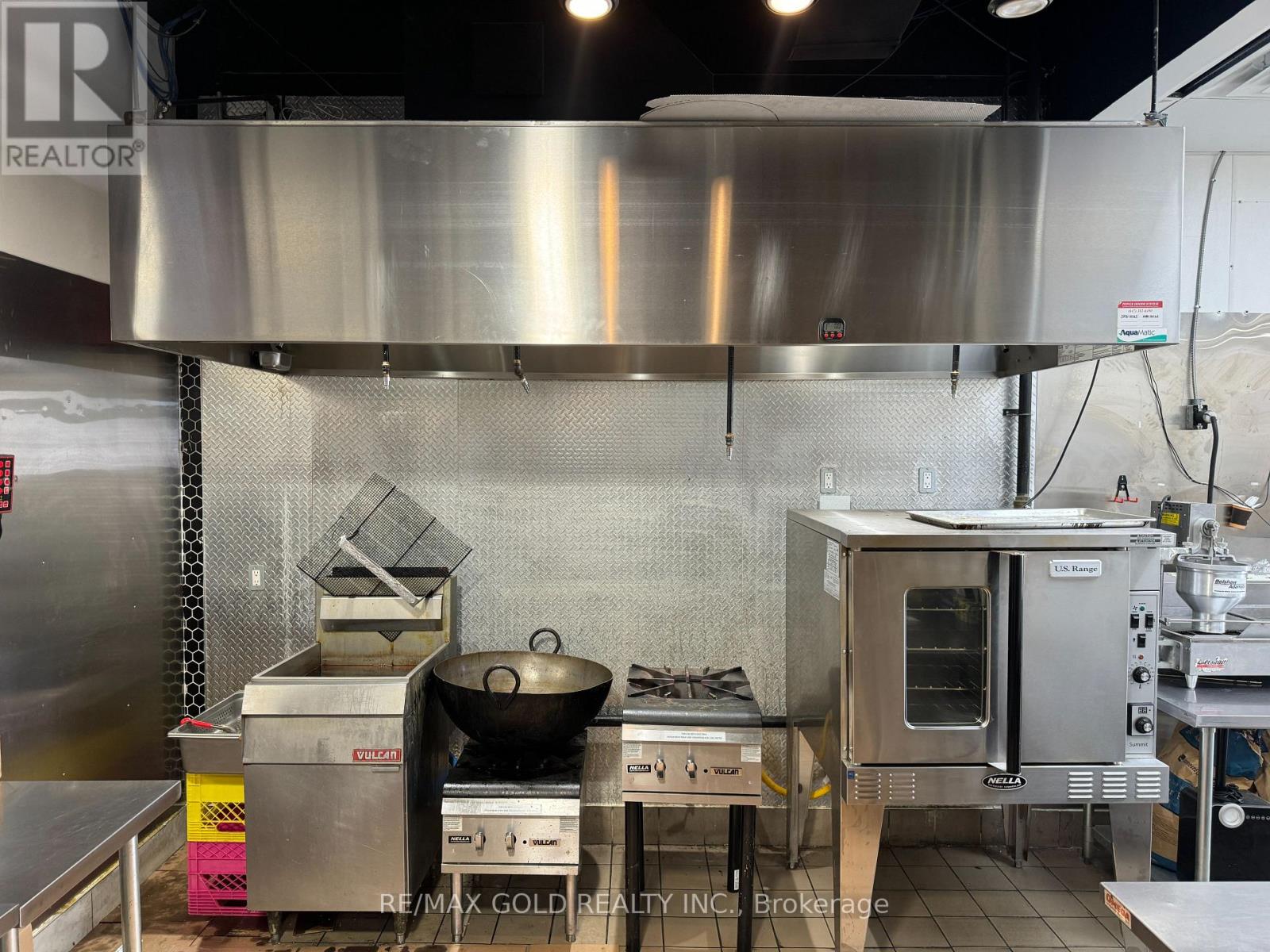 40b - 3910 Eglinton Avenue W, Mississauga, Ontario  L5M 2R9 - Photo 5 - W12974006