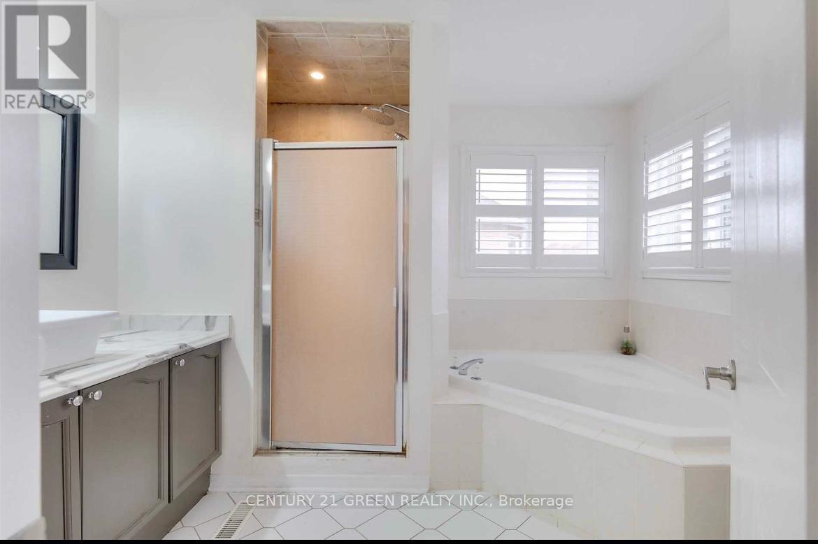 5623 Whitehorn Avenue, Mississauga, Ontario  L5V 2H1 - Photo 12 - W12974022